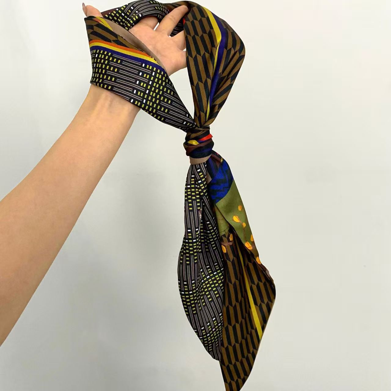 Luxury Print Long Hair Ribbon  - Ascot Neck Scarf recension och pris